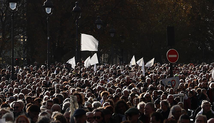 Paris’te ‘Gazze’ için sessiz yürüyüş