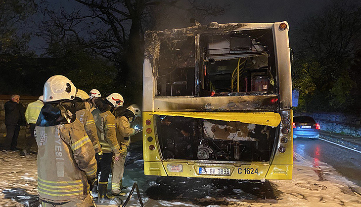 İETT otobüsü yanarak kullanılamaz hale geldi