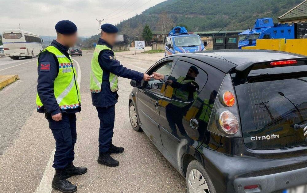 Bursa’da ‘Huzur ve Güven’ uygulaması: 55 aranan şahıs yakalandı