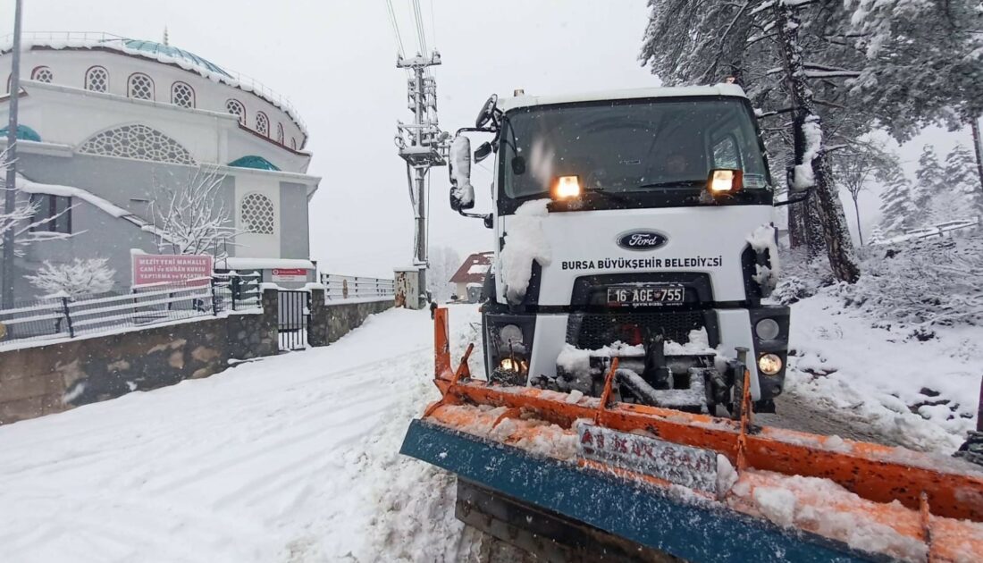 Bursa’nın 63 mahallesinde kar mesaisi