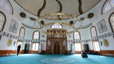 Mevlana cami dualarla açıldı