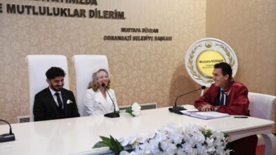 Dünya evine giren çifte Dündar’dan sürpriz