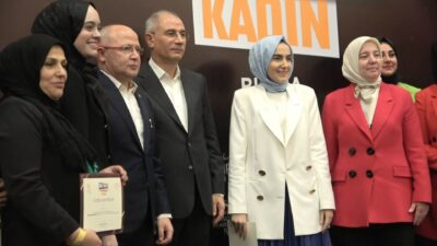 Siyaset Akademisi’ne katılan kadınlara sertifikaları verildi