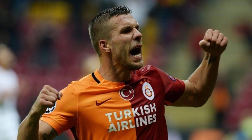 Ünlü futbolcu Lukas Podolski döner kralı oldu! Paraya para demiyor