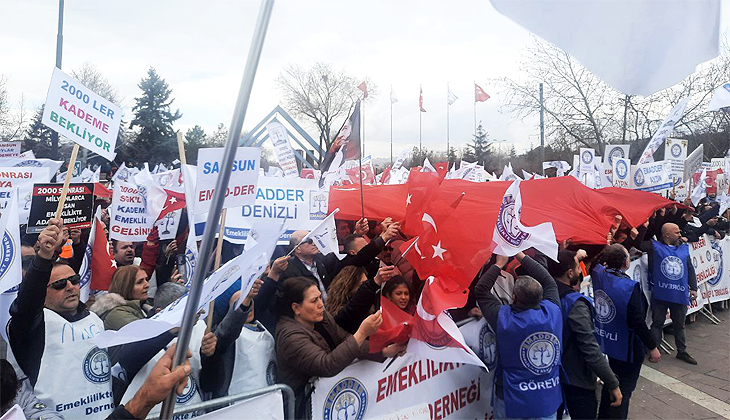 Ankara’da ‘kademeli emeklilik’ mitingi