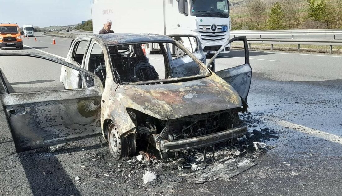 Alev alev yanan otomobilden geriye hurda yığını kaldı