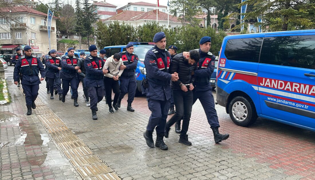 Yaşlı çifti dolandıran şüpheliler yakalandı