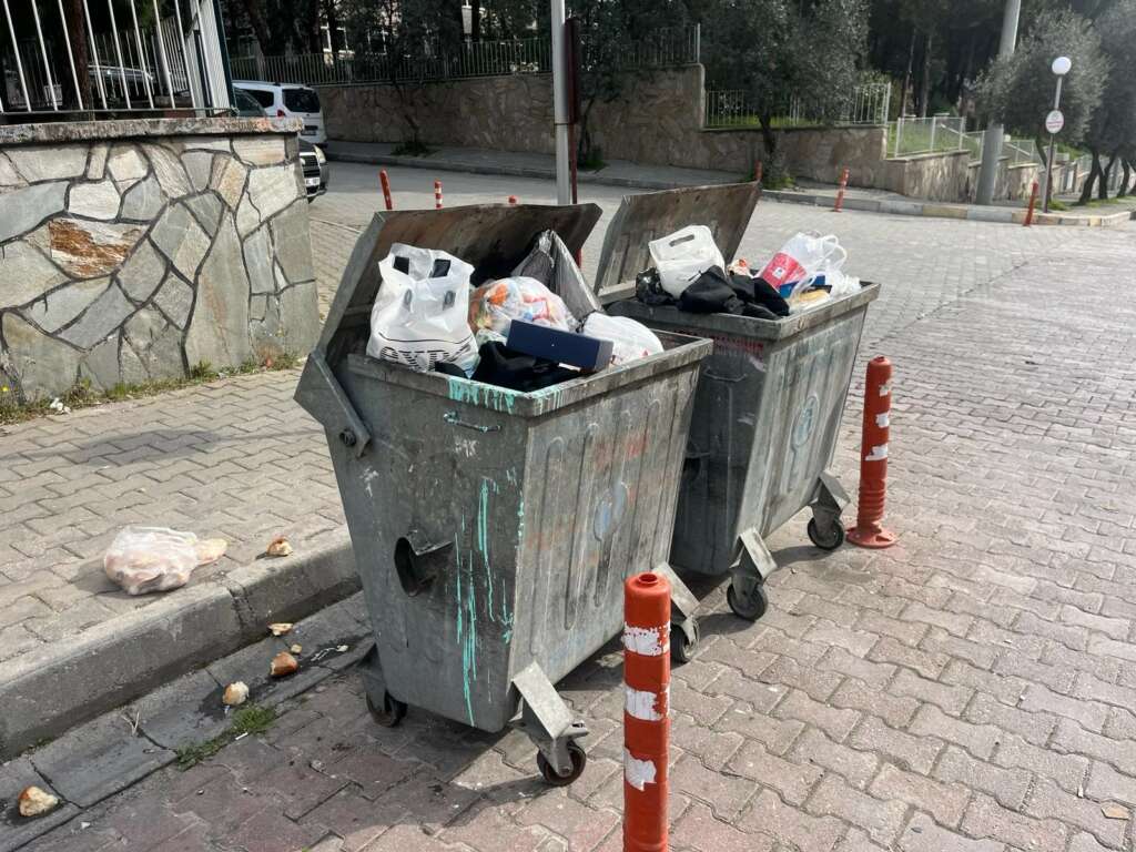 Buldan’da çöp yığınları tepki çekti