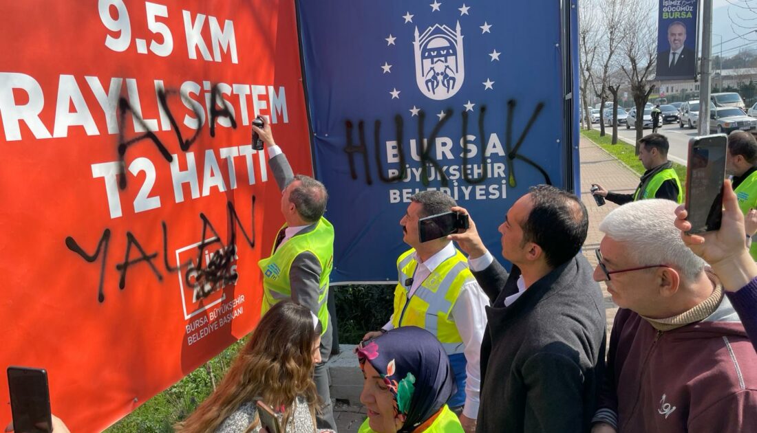 İYİ Parti Bursa Adayı Türkoğlu’ndan ‘yasak afiş’ protestosu