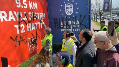 İYİ Parti Bursa Adayı Türkoğlu’ndan ‘yasak afiş’ protestosu