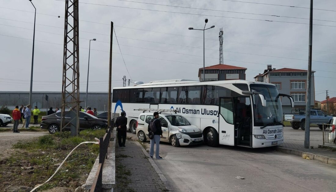 Otobüsün karıştığı zincirleme kazada 1 kişi yaralandı