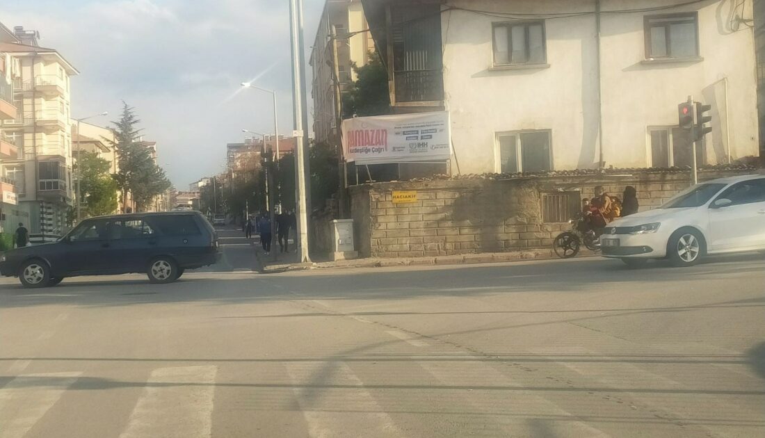 Motosiklette tehlikeli yolculuk