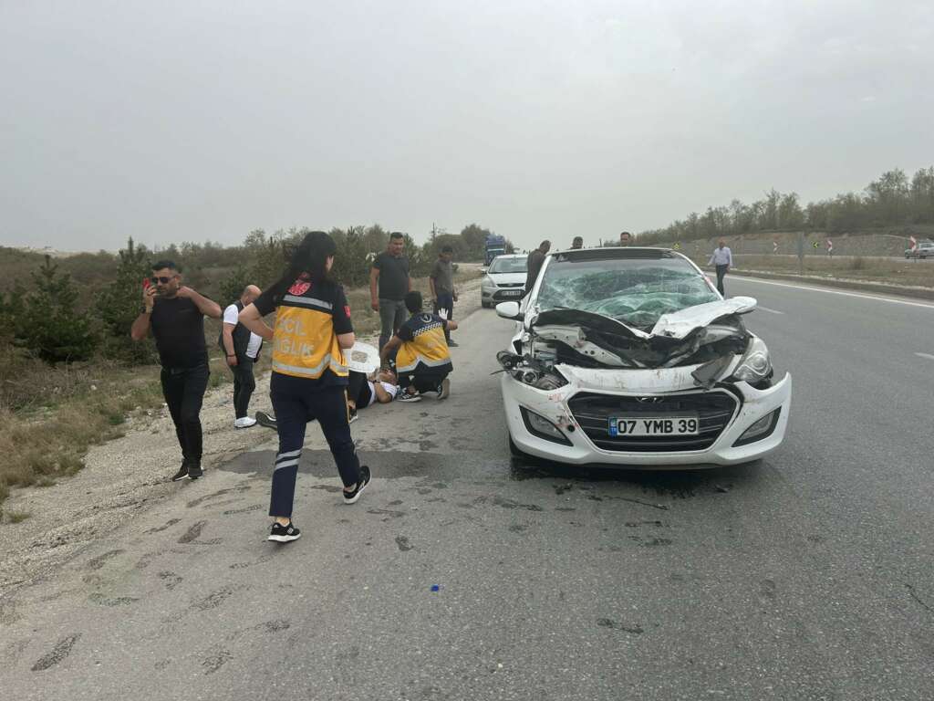 TIR’a arkadan çarpan otomobil sürücüsü yaralandı