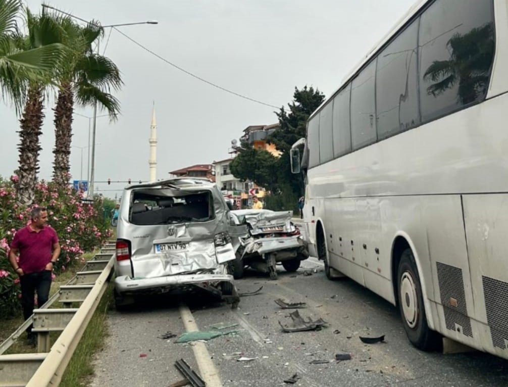 4 araçlı zincirleme kaza