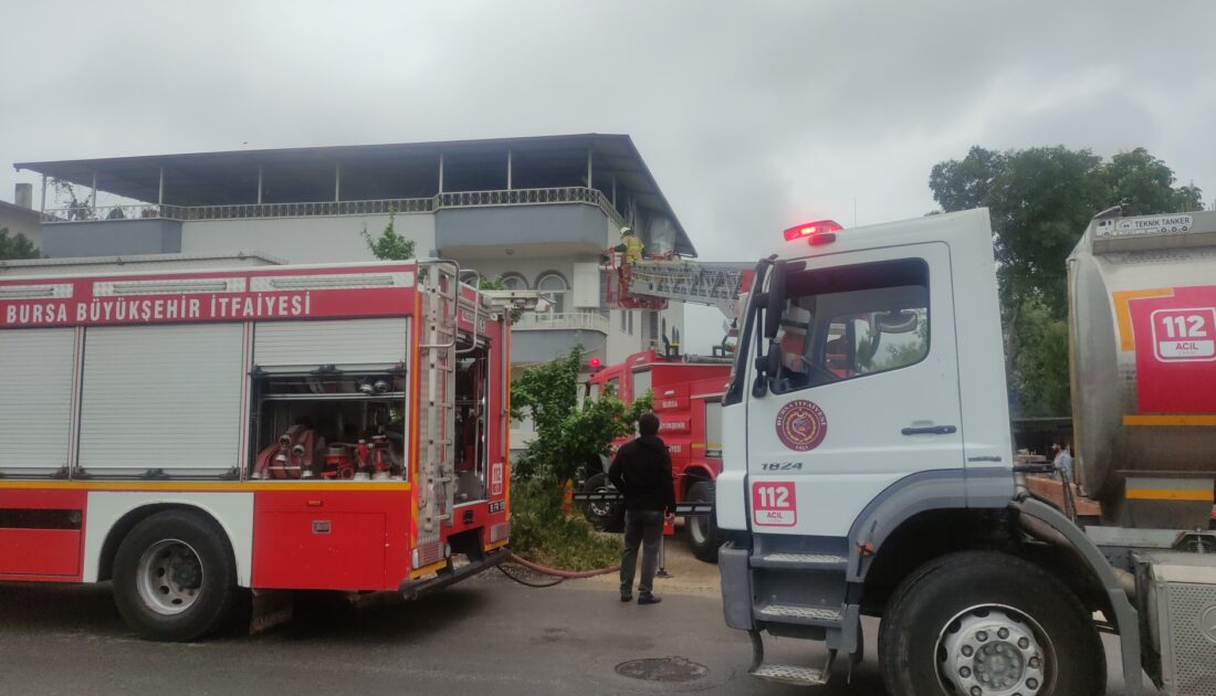 Bursa’da yangın paniği: 2 kişi dumandan etkilendi