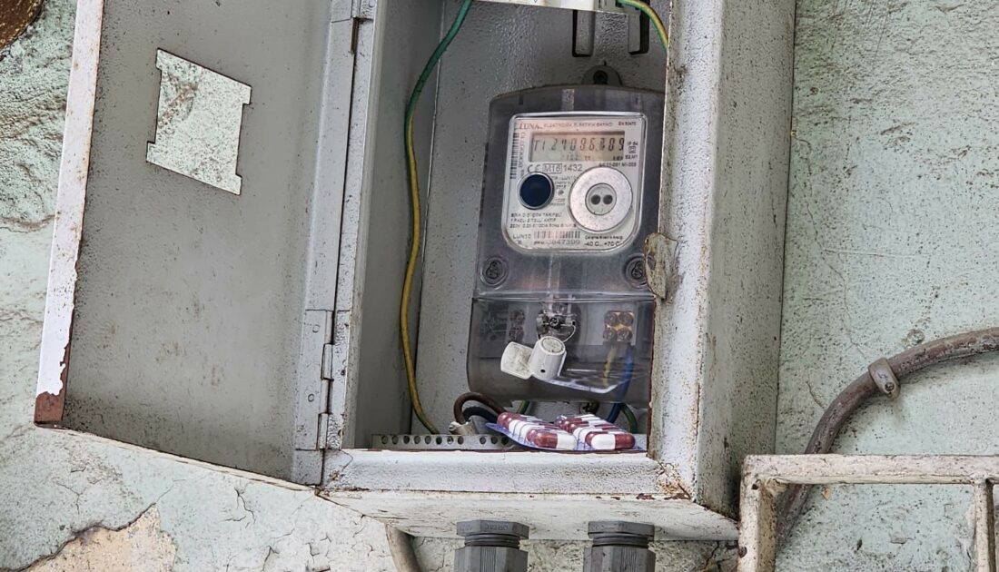 Elektrik panosunda kırmızı reçeteli uyuşturucu hap çıktı