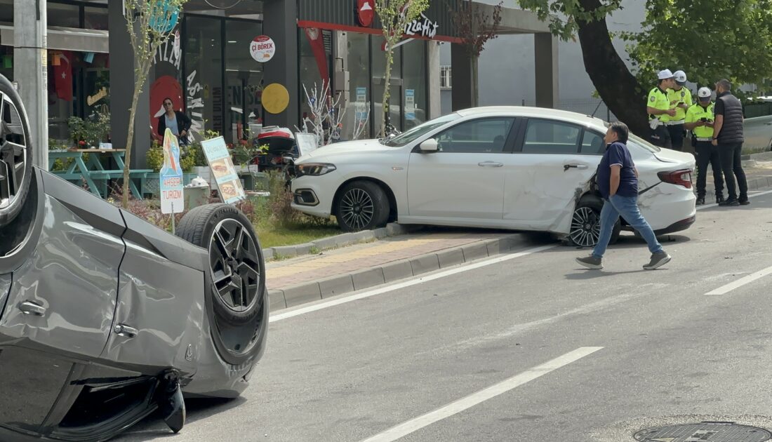 Bursa’da lüks otomobil takla attı
