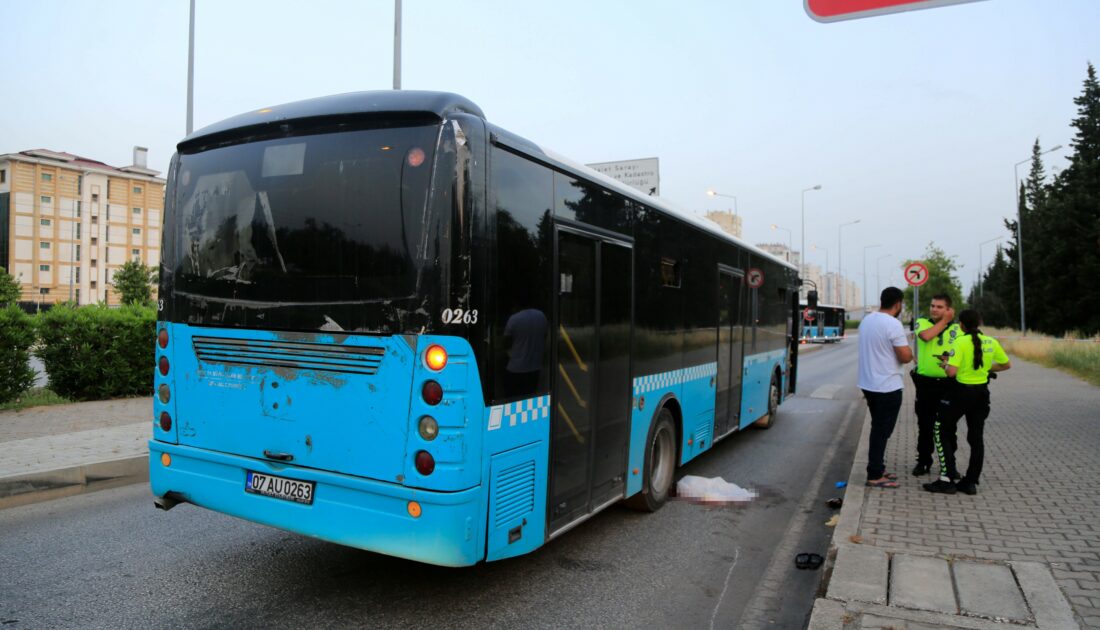 Seyir halindeki halk otobüsünün kapısından düşen kadın yaralandı