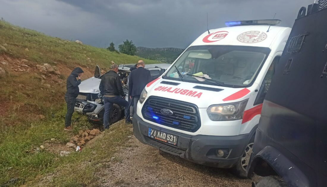 Hafriyat kamyonu ile polis aracı çarpıştı: Yaralı var