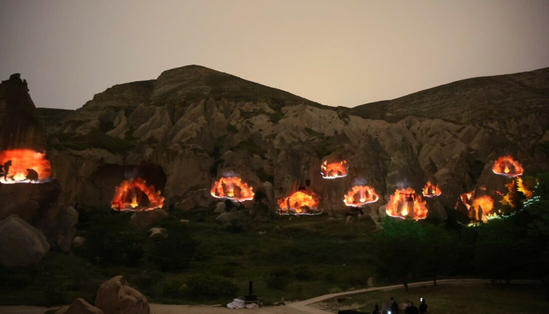 Kapadokya’nın tarihi peribacalarına yansıtıldı