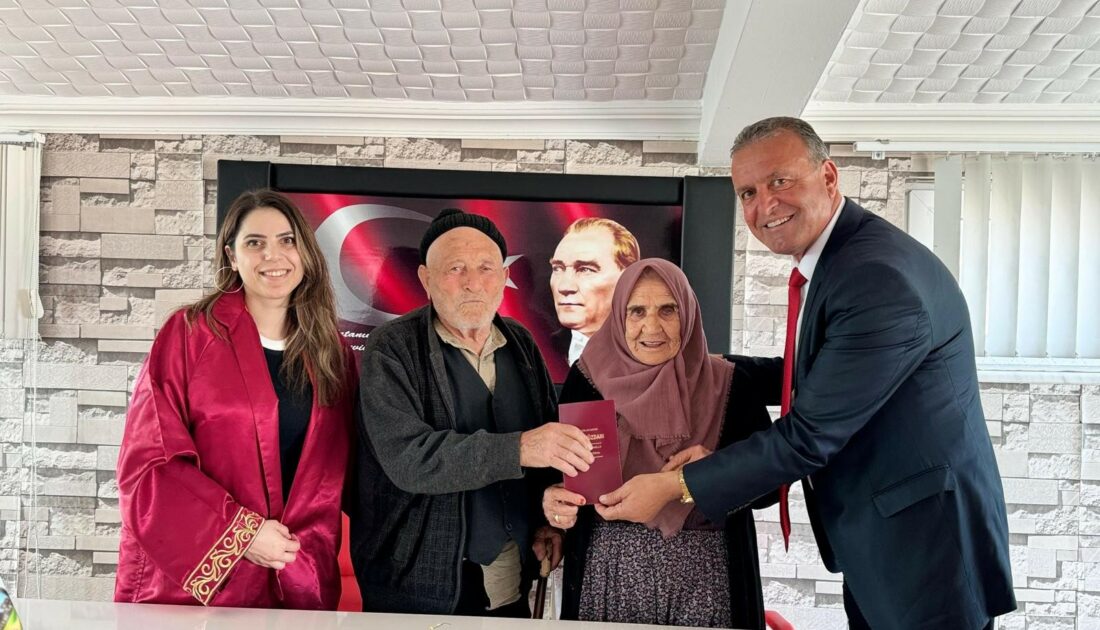 60 yıl sonra resmi nikah kıydılar