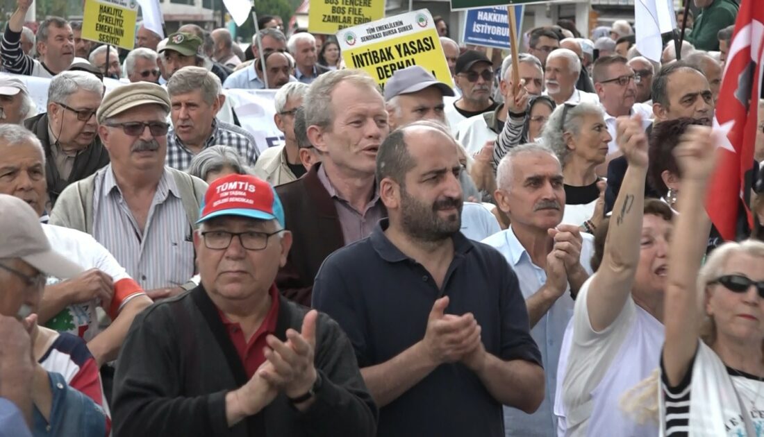 Bursa’da emekliler yürüyüş düzenledi