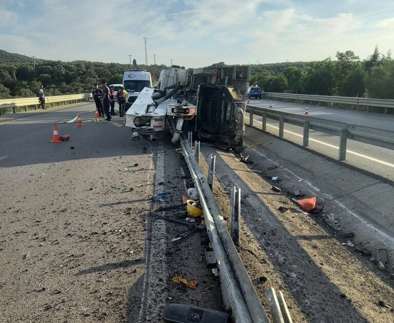 Beton mikseri devrildi: 1 ölü, 1 yaralı