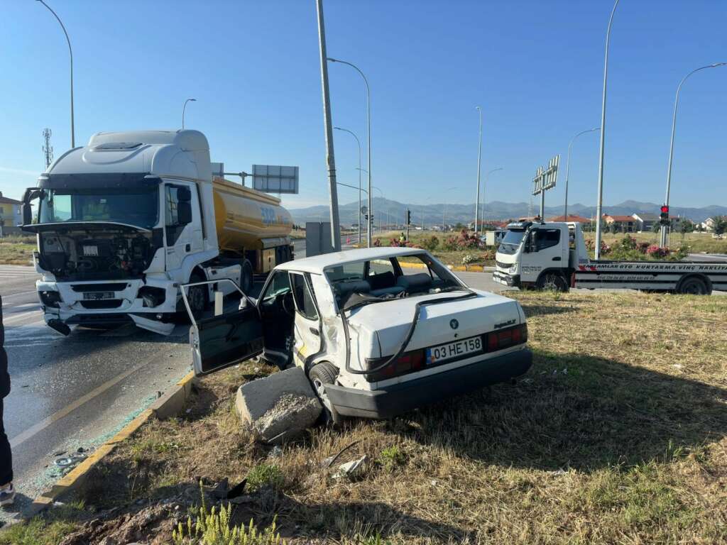 Kırmızı ışık ihlali yapan çekici otomobile çarptı