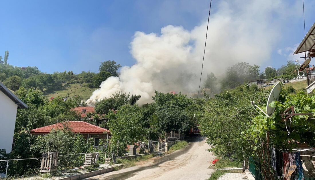 Sobadan çıkan yangında ev kullanılamaz hale geldi