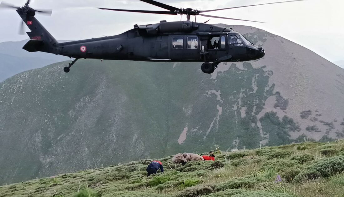 Dağda ayağı kırılan vatandaş helikopter ile kurtarıldı