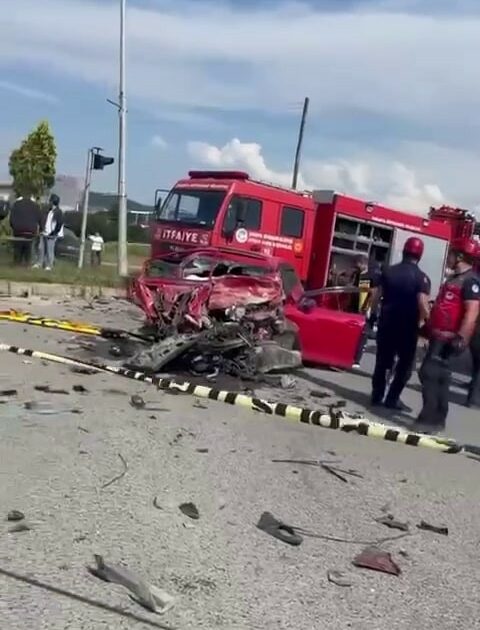 İki kadını hayattan koparan feci kaza kamerada