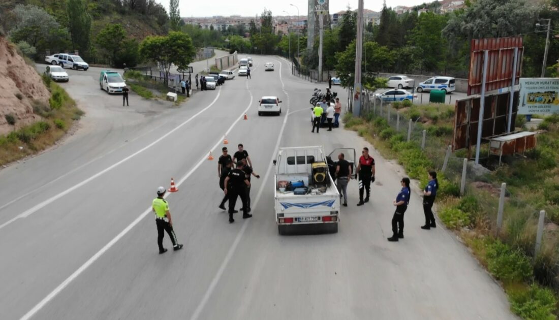 Kadının çantasında aparat, iç çamaşırında uyuşturucu çıktı