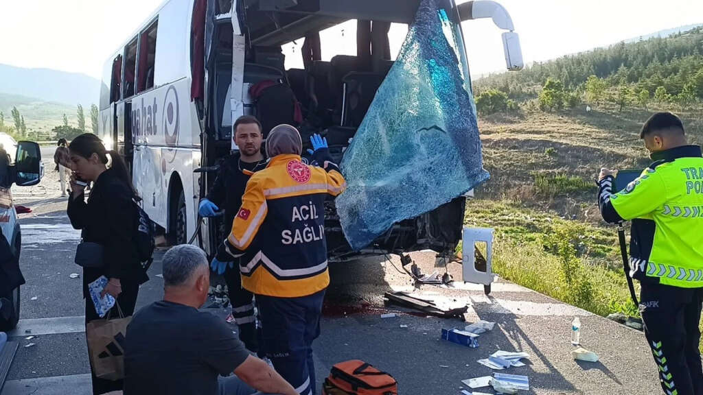 Otobüs kazasında acı haber geldi: 1 ölü, 16 yaralı