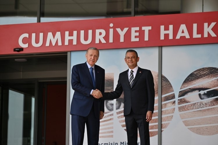 18 yıl sonra tarihi ziyaret… Erdoğan, CHP Genel Merkezi’nde Özgür Özel ile görüştü
