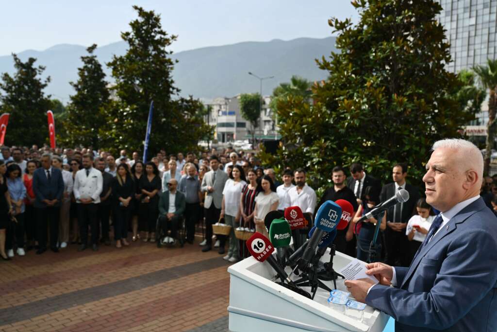 Bursa’da Başkan Bozbey, Büyükşehir ailesiyle bayramlaştı