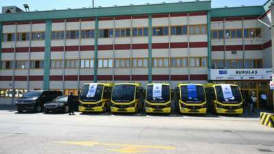 Bursa’da lüks makam araçları gitti, halka hizmet geldi!