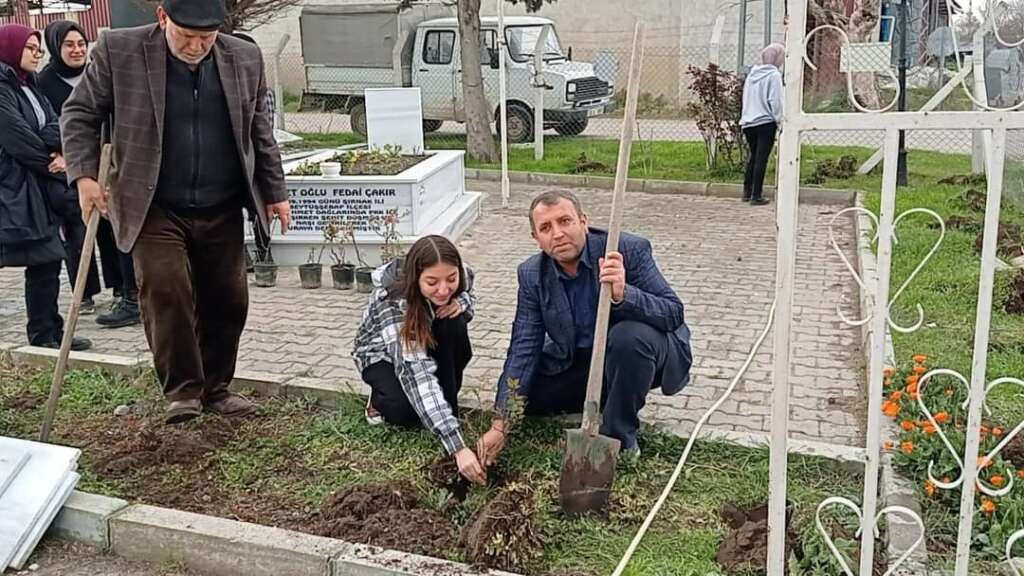 Karacabey’de öğretmen ve öğrencilerinden örnek davranış