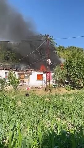 Bursa’da elektrik kontağından çıkan yangın evi küle çevirdi