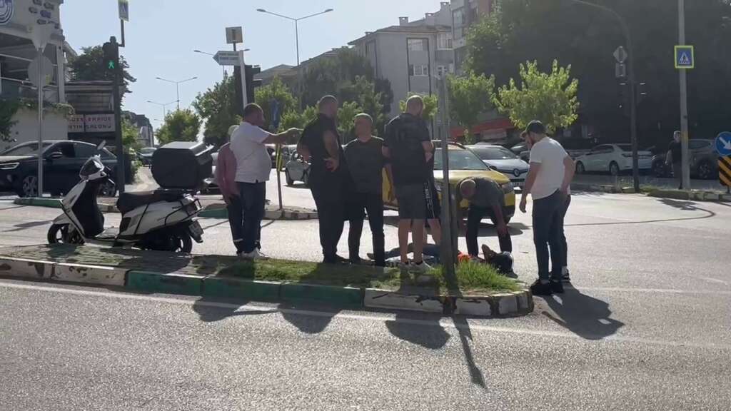 Bursa’da ticari taksi motosiklete çarptı: 1 yaralı