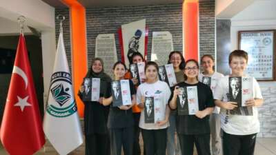 Bursa’da öğrencilerden İngilizce dergi