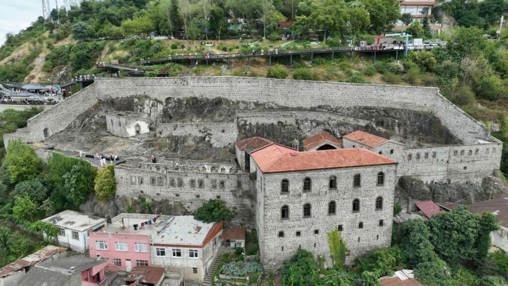 Boztepe seyir terası ile Kızlar Manastırı buluşuyor