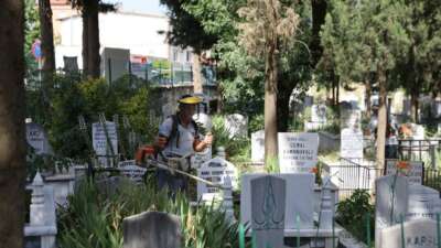 Bursa’da 17 ilçede mezarlıklar bayrama hazır