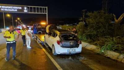 Bursa’da seyir halindeki otomobil alevlere teslim oldu