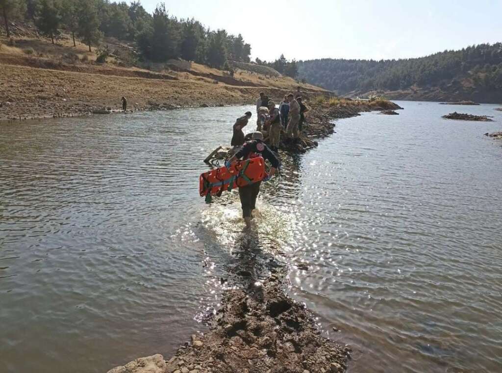 Serinlemek için gölete giren çocuk boğuldu