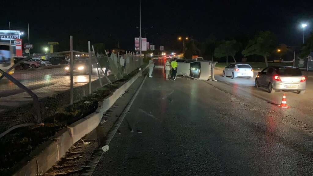 Bursa’da tellere çarpan otomobil takla attı