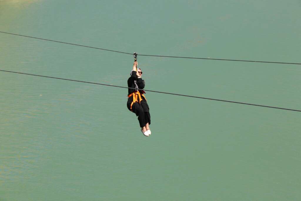 Fırat Nehri’nde zipline ve tekne turu turistlerin vazgeçilmezi
