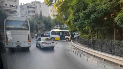Bursa’da minibüs kaza yaptı