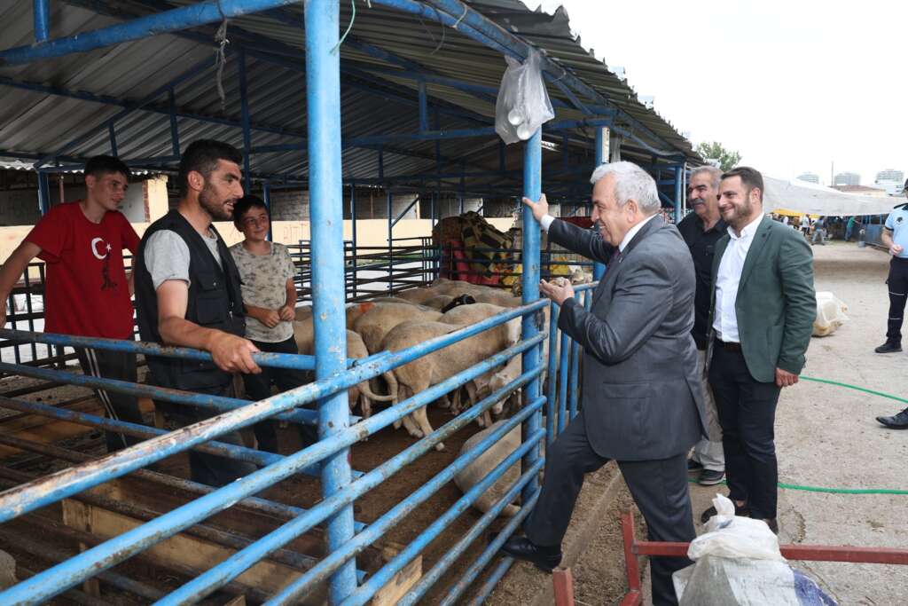 Başkan Şadi Özdemir Alaaddinbey Kurban Pazarı’nı gezdi