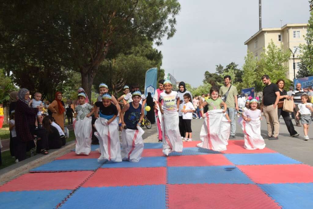 Yıldırımlı çocuklar doyasıya eğlendi