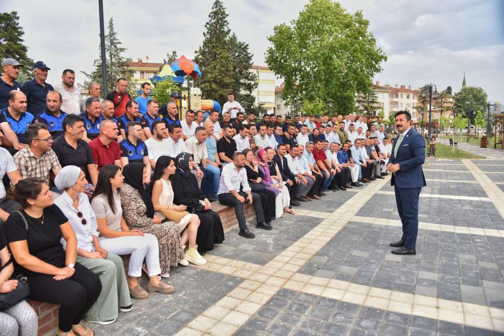 Yenişehir’de Başkan Özel, belediye çalışanları ile bayramlaştı